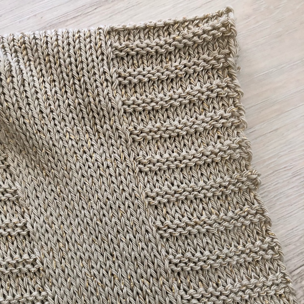 Motivi V-Neck Metallic Gold Weave Knit Shimmery Top - Picture 6 of 16
